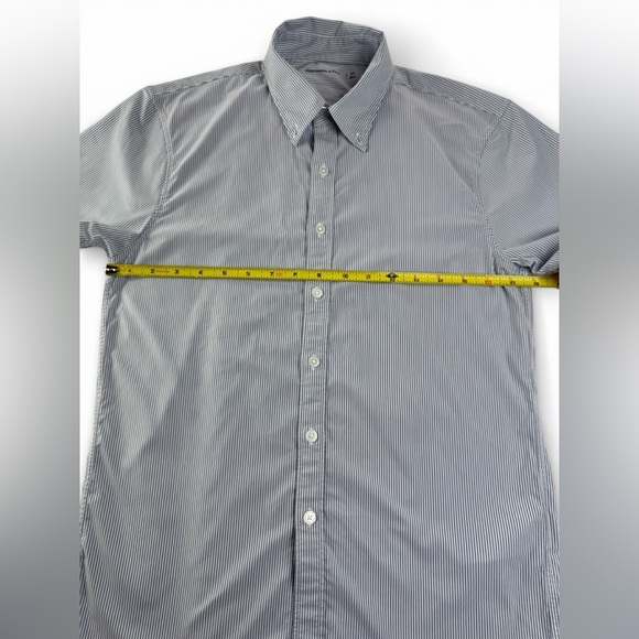 Abercrombie & Fitch XS Short Sleeve Button Up Shirt Gray Stripe - Picture 5 of 6